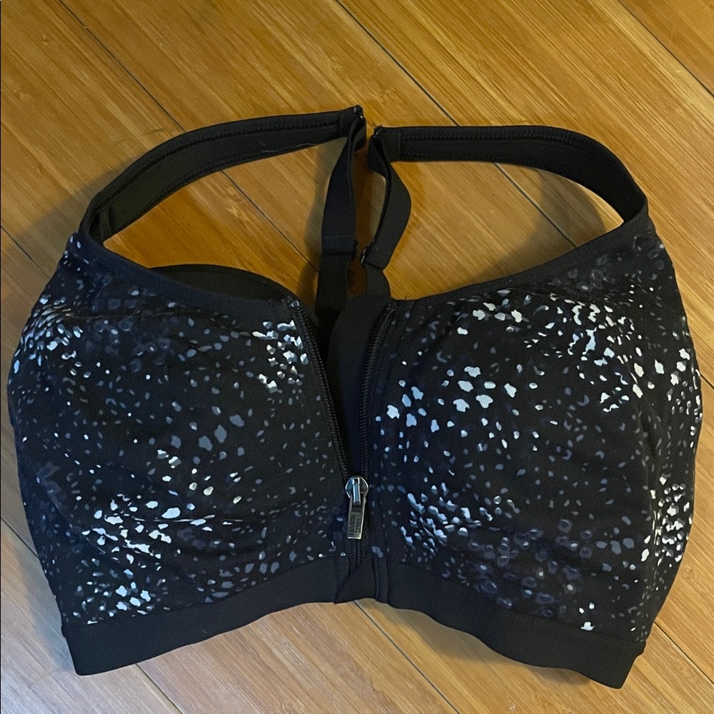 Victoria's Secret knockout sports bra size 32DD Black and White Patterned